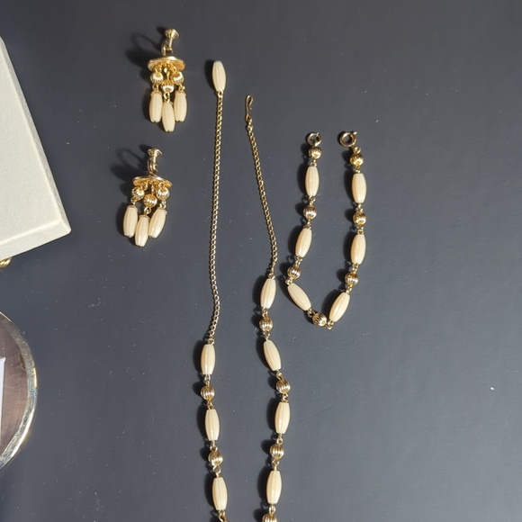 Jewelry - Elegant Gold and Cream Jewelry Set Vintage